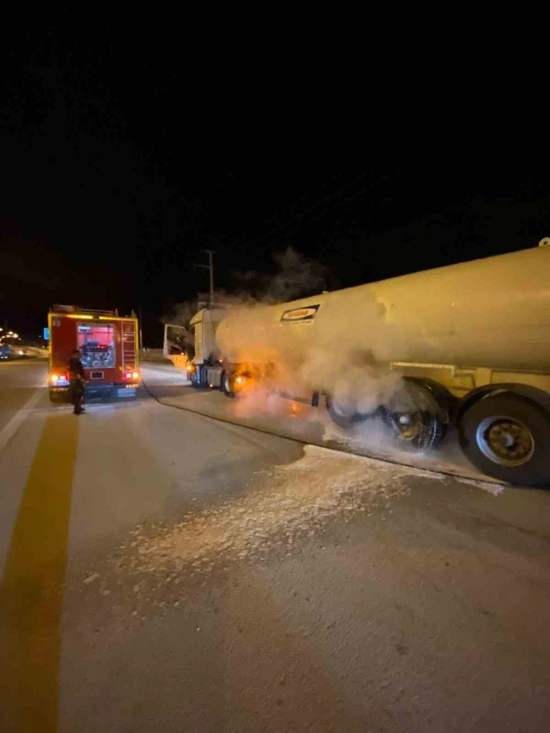 Burdur’da seyir halindeki tankerde yangın
