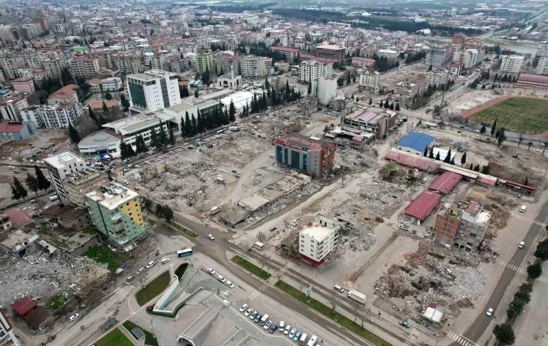 Kahramanmaraş’ta enkaz kaldırma çalışmaları sürüyor
