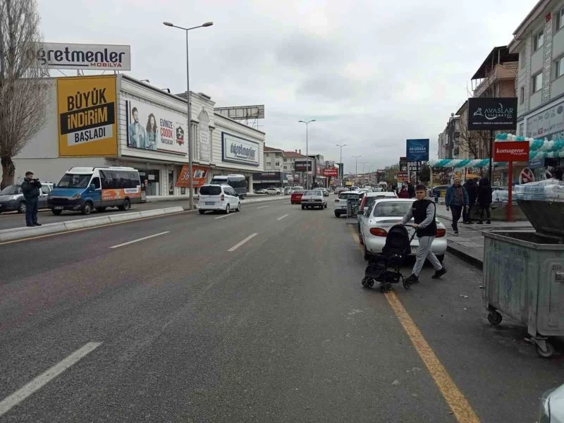 Sarhoş olduğu iddia edilen tır sürücüsü 7 aracı biçti: 1 yaralı
