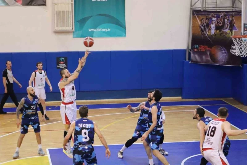 Nazilli Belediyespor Basketbol Takımı parkeden mağlup ayrıldı
