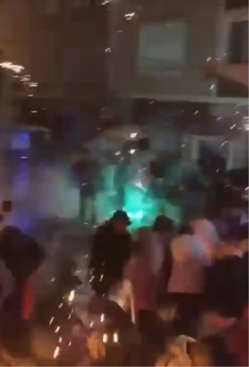 Asker eğlencesinde işaret fişeği faciaya neden oluyordu
