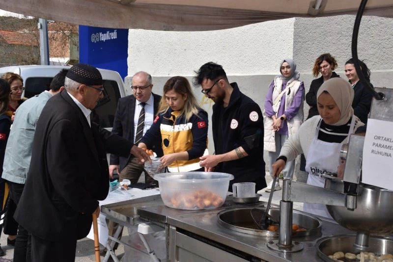 Aydın’daki kazada hayatını kaybeden sağlık personeli için lokma hayrı yapıldı
