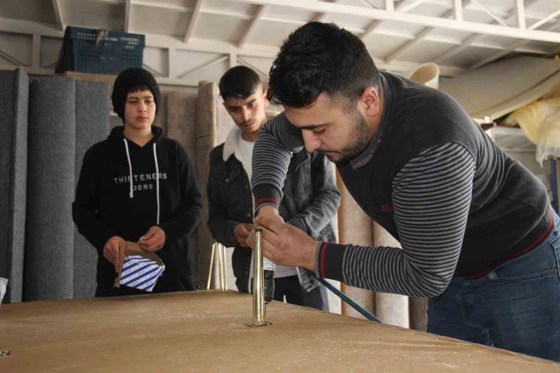 Mobilya almak isteyen vatandaşlar üreticilerin kapısını çalıyor
