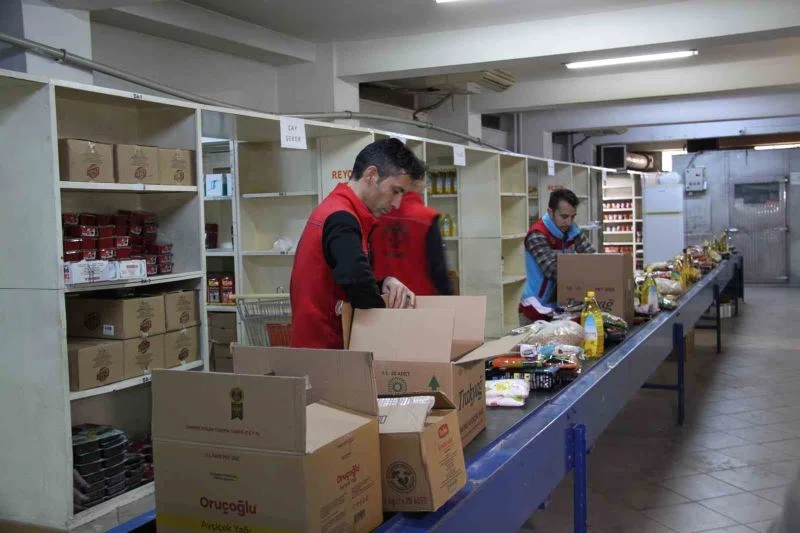 Konya’da oluşturulan gönüllü ekip, depremzedelerin yaralarını sarıyor
