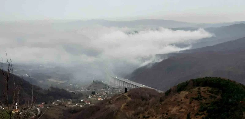 Bolu Dağı’nda sis ve sağanak yağış etkisini gösteriyor
