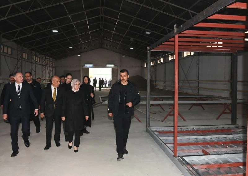 Bakan Kirişci, TMO misafirhanesinde ağırlanan depremzedelerle bir araya geldi
