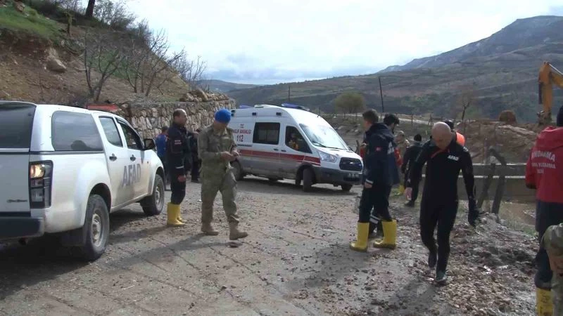 Sel sularına kapılan 2 aylık hamile kadının cenazesine ulaşıldı
