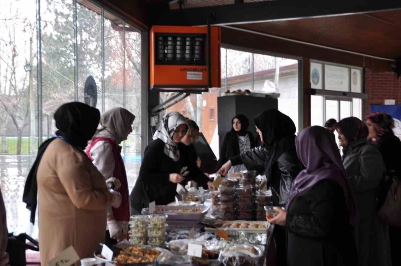 İlim Hikmet Vakfı, depremzedeleri Hayır Çarşısı’nda ağırladı
