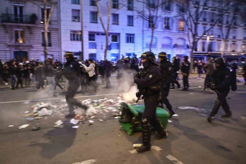 Fransa’daki gösterilerde 243 kişi gözaltına alındı
