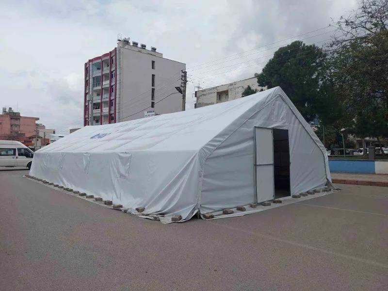 Hatay Payas’ta 10 bin kişilik iftar çadırları kurulmaya başlandı
