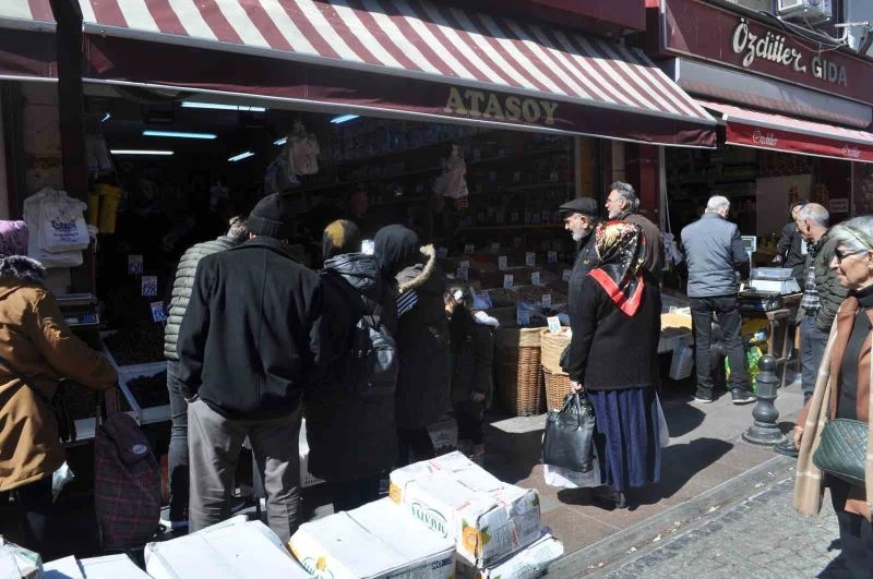  Eskişehir’de Ramazan alışverişi yoğunluğu yaşanıyor
