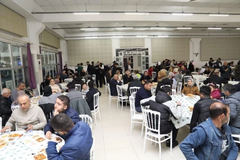 Ramazanın ilk gününde Burhaniye’de bin kişilik iftar
