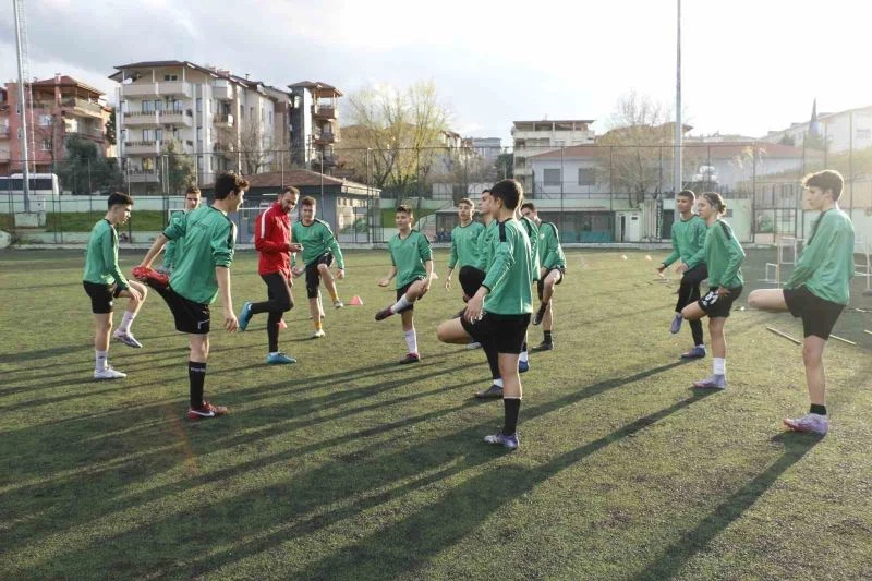 Genç horozlar, U15’de ligi galibiyetle kapatmak istiyor
