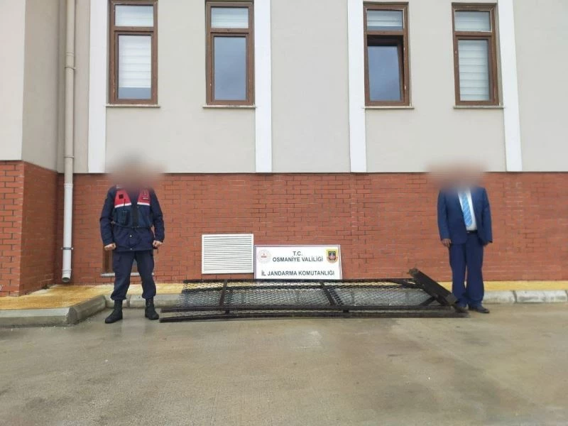 Osmaniye’de demir bahçe kapısını çalan 3 şüpheli yakalandı