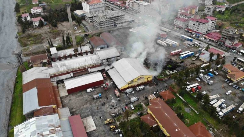 Artvin’in Kemalpaşa ilçesindeki çay fabrikasında çıkan yangın söndürüldü
