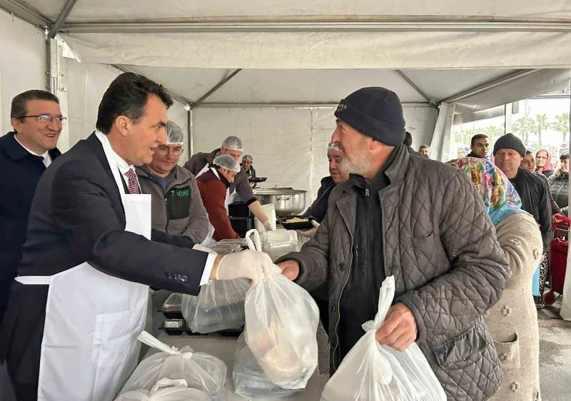 Başkan Dündar’dan vatandaşlara iftar yemeği
