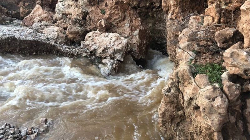 Gözlerine inanamadı, binlerce yıllık derenin suyu ortadan kayboldu
