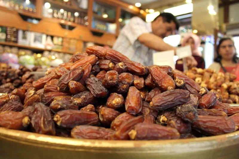 Ramazan ayının vazgeçilmezi hurma tezgâhlarda
