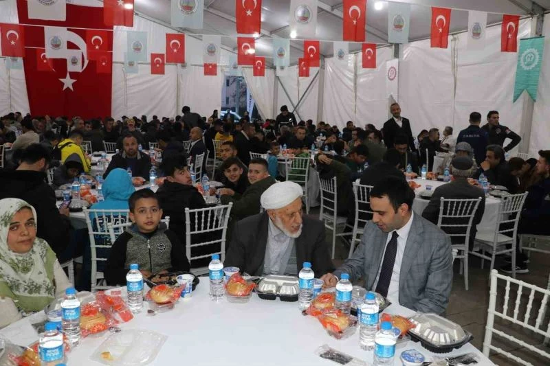Siirt’te depremzedeler ve vatandaşlar için iftar çadırı kuruldu
