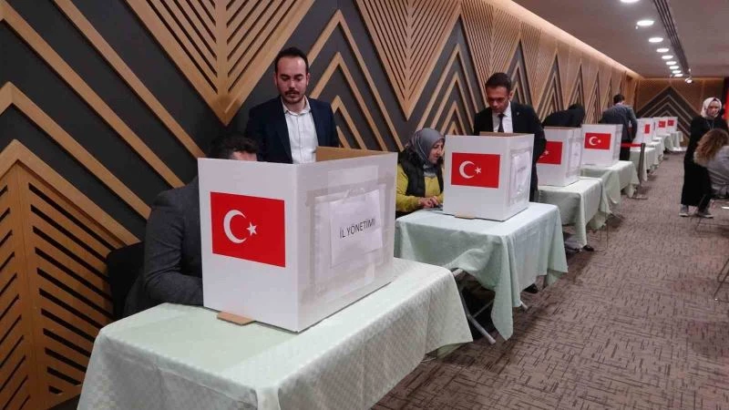 Denizli AK Parti temayül yoklaması için sandığa gitti
