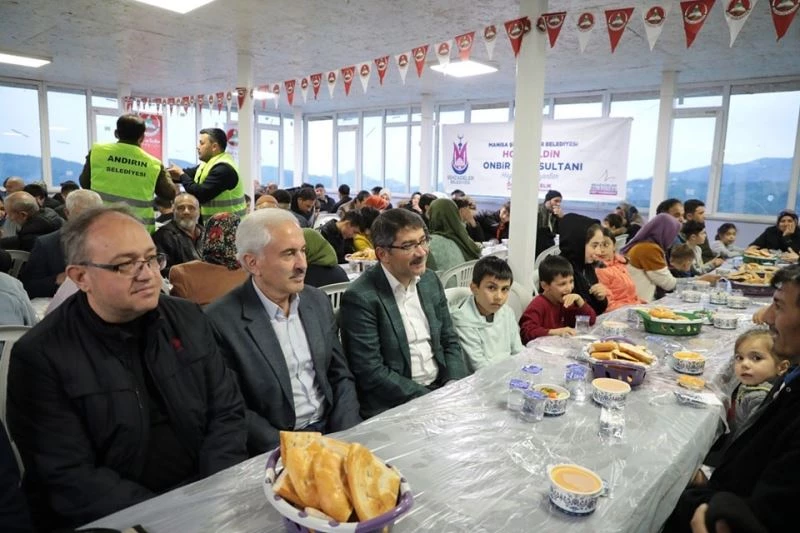 Şehzadeler Belediyesi Andırın’da bin kişilik iftar sofrası kurdu

