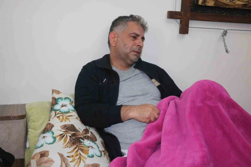 Depremzede baba kayıp oğlunu arıyor
