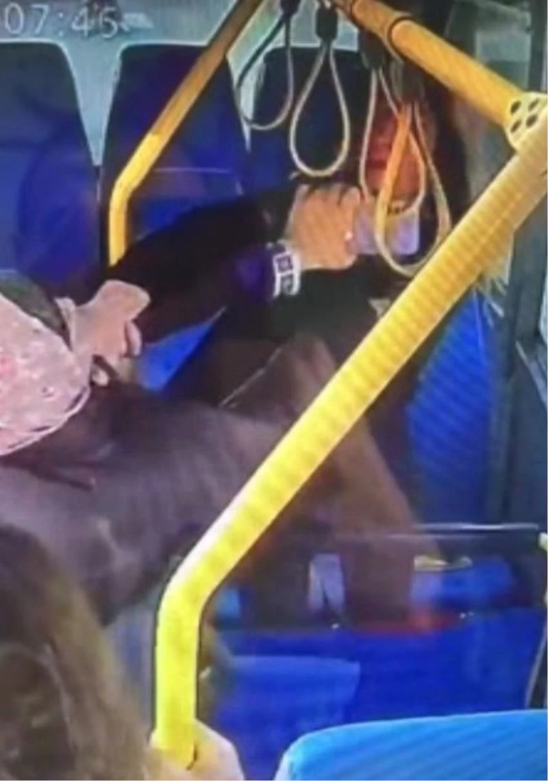 Mersin’de minibüste iki kadının kavgası kameraya yansıdı
