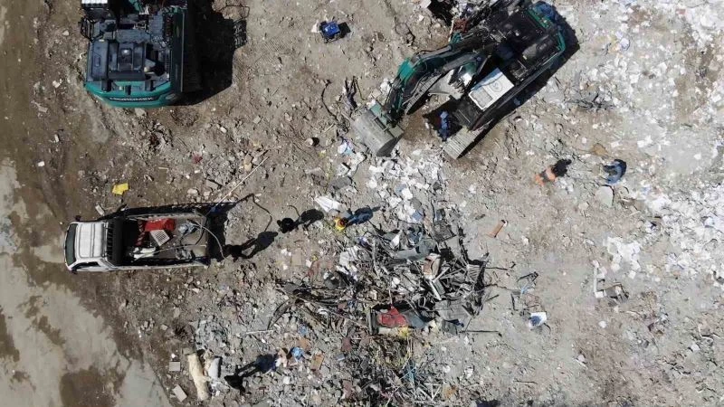 Kahramanmaraş’ta enkaz kaldırma çalışması 