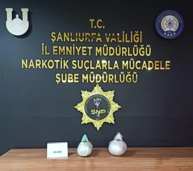 Şanlıurfa’da durdurulan otobüsten 2 kilo 100 gram skunk çıktı
