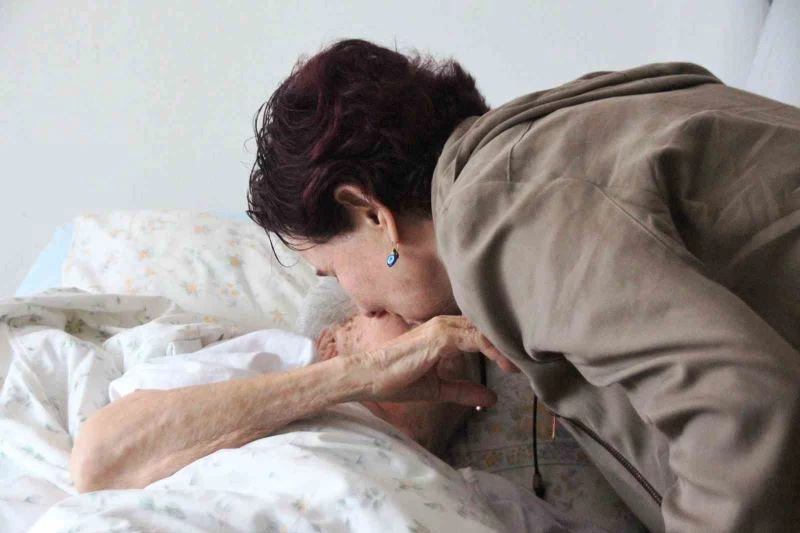 Fatma Girik’in annesi 99 yaşında vefat etti
