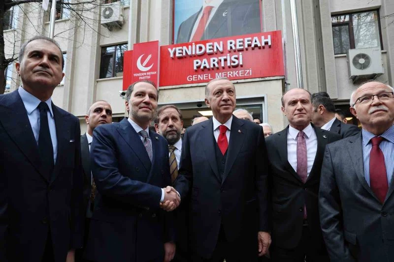 Cumhurbaşkanı Recep Tayyip Erdoğan’ın Yeniden Refah Partisi Genel Başkanı Fatih Erbakan’la görüşmesi başladı.
