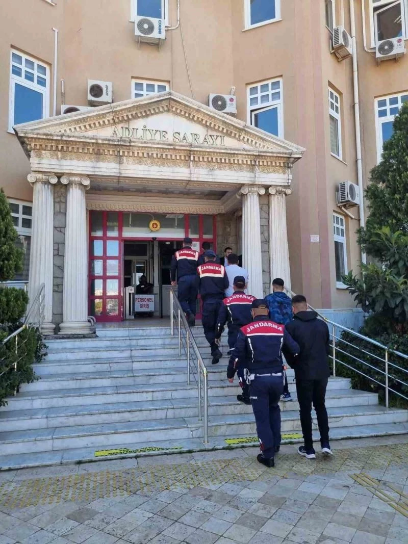 Didim’de motosiklet hırsızları suçüstü yakalandı
