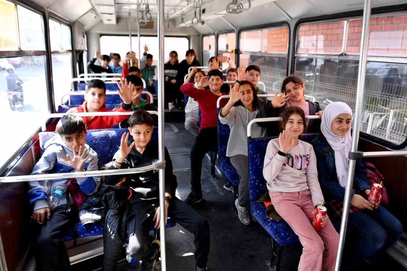 Mersin Büyükşehir Belediyesi ’Minikbüs’ ile 2 bin 830 öğrenciye ulaşmak istiyor
