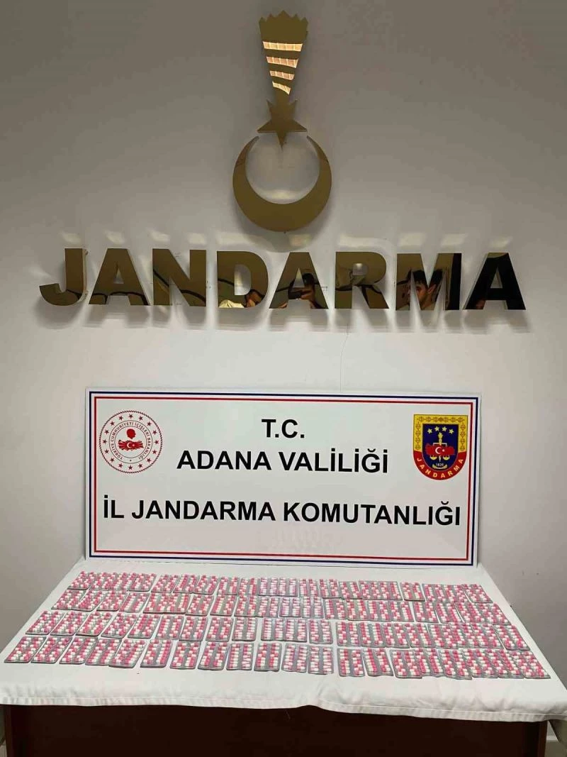 Adana’da durdurulan araçta bin 140 adet uyuşturucu hap ele geçirildi
