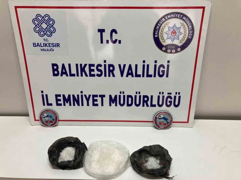 Edremit’te şüpheli paketten uyuşturucu çıktı
