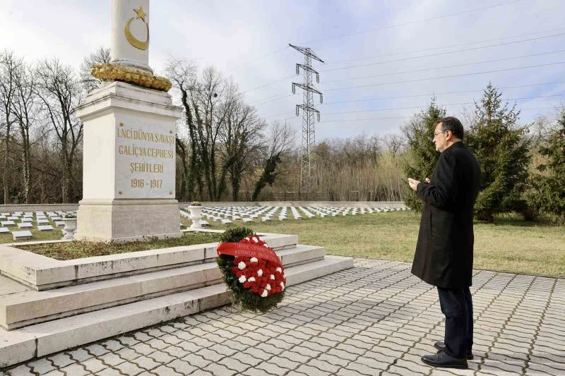 Bakan Dönmez, Budapeşte’de Türk şehitliğini ziyaret etti
