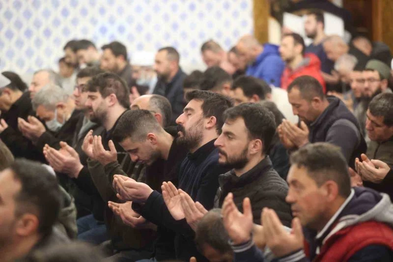 Diyanet İşleri Başkanı Erbaş, Hacı Bayram Camii’nde depremzedelerle bir araya geldi
