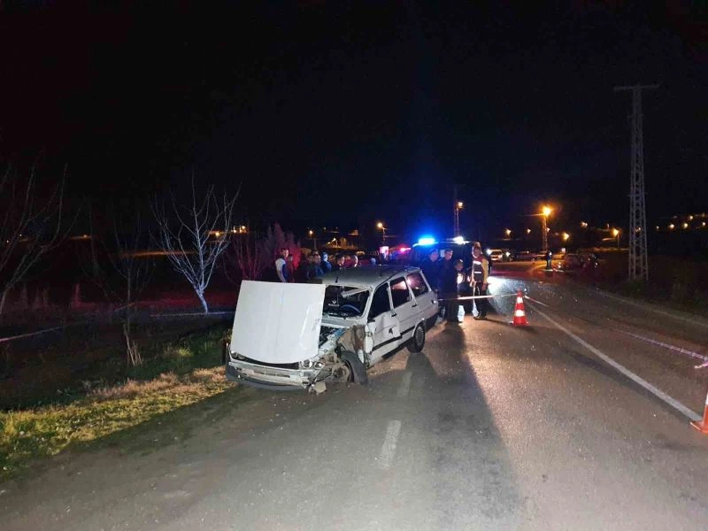 Ehliyetsiz otomobil sürücüsü motosiklete çarptı: 1 ölü
