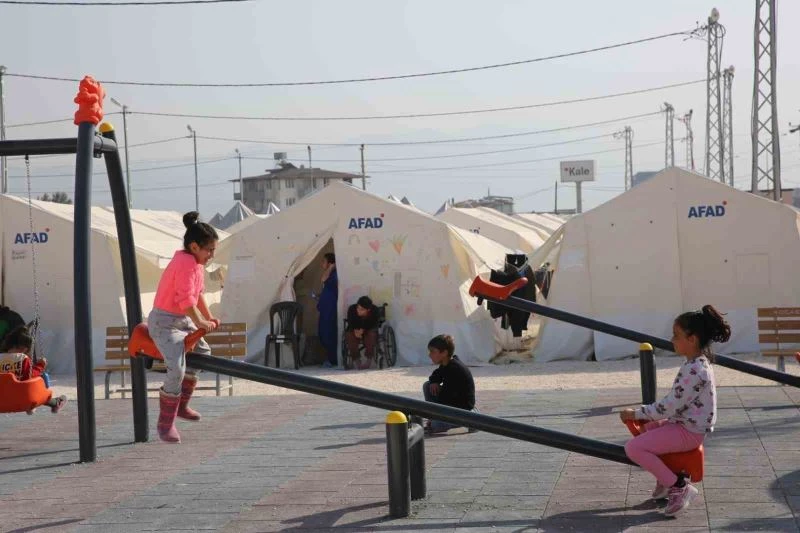 Defne’deki çadır kent sosyal yaşam alanına dönüştü
