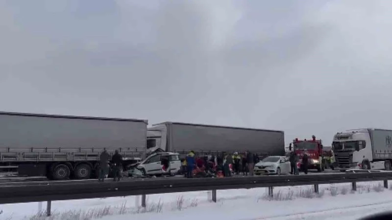 Bolu’da büyük trafik kazası, Ankara istikametine TEM otoyolu trafiğe kapandı
