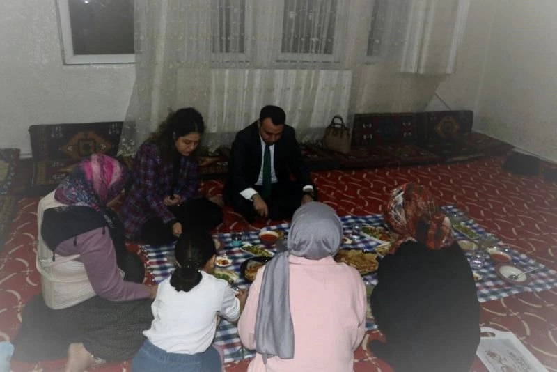 Vali Vekili Baytok, depremzede aile ile bir araya geldi
