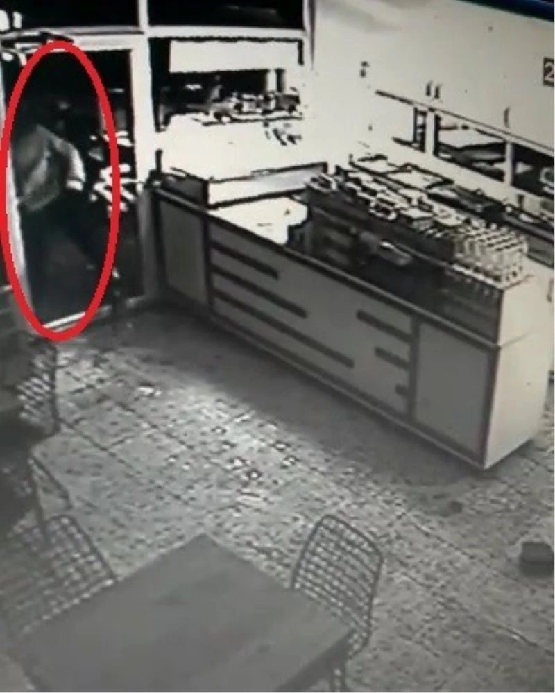 Bursa’da 14 yaşındaki hırsız kamerada: Önce para sonra meşrubat çaldı
