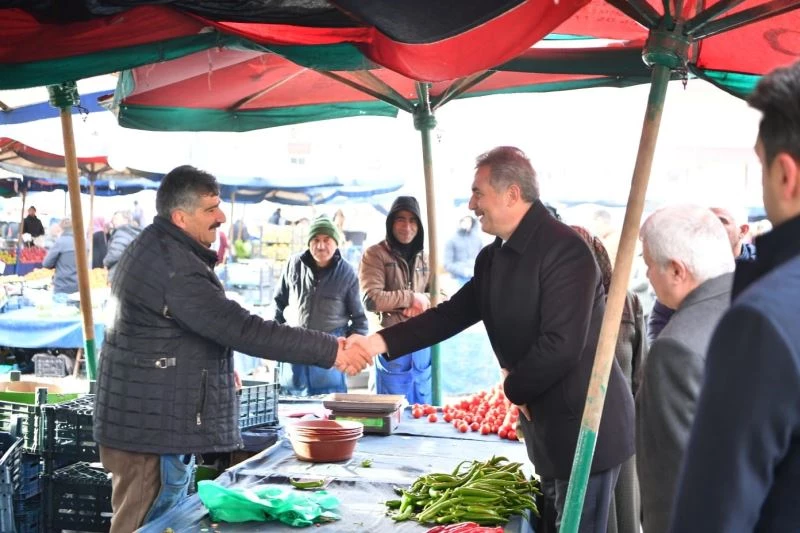 Başkan Murat Köse’den pazar esnafına Ramazan ziyareti
