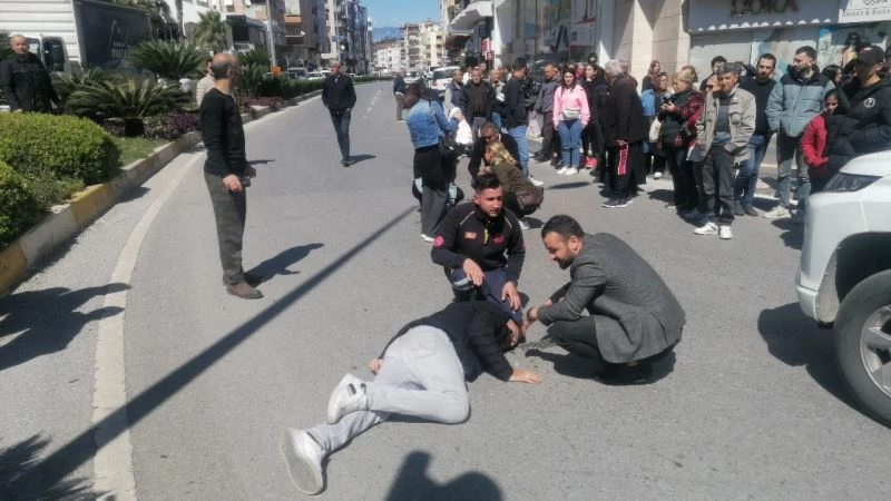 Antalya’da kamyonetin çarptığı anne ve oğlu yaralandı
