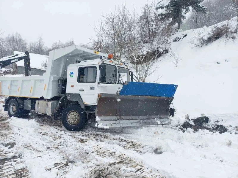 Büyükşehir zirvelerde karla mücadele mesaisinde
