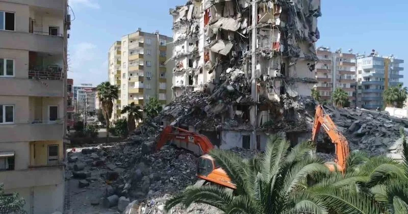 Osmaniye’de acil yıkımı kararlaştırılan 469 binadan 206’sı yıkıldı