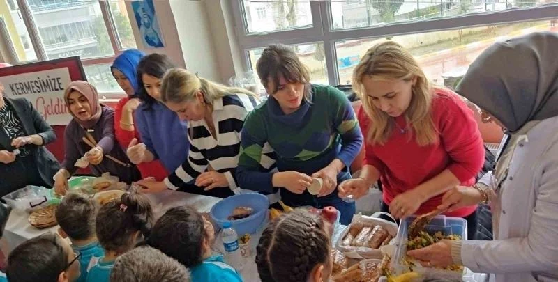 Samsun’daki okuldan depremzedeler için hayır etkinliği
