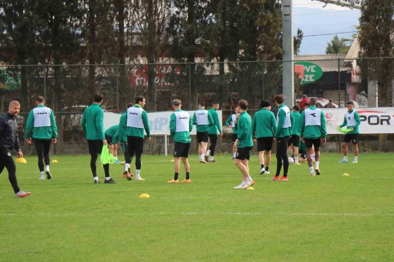 6 maçtır mağlubiyeti olmayan Sakaryaspor, Samsunspor mesaisinde
