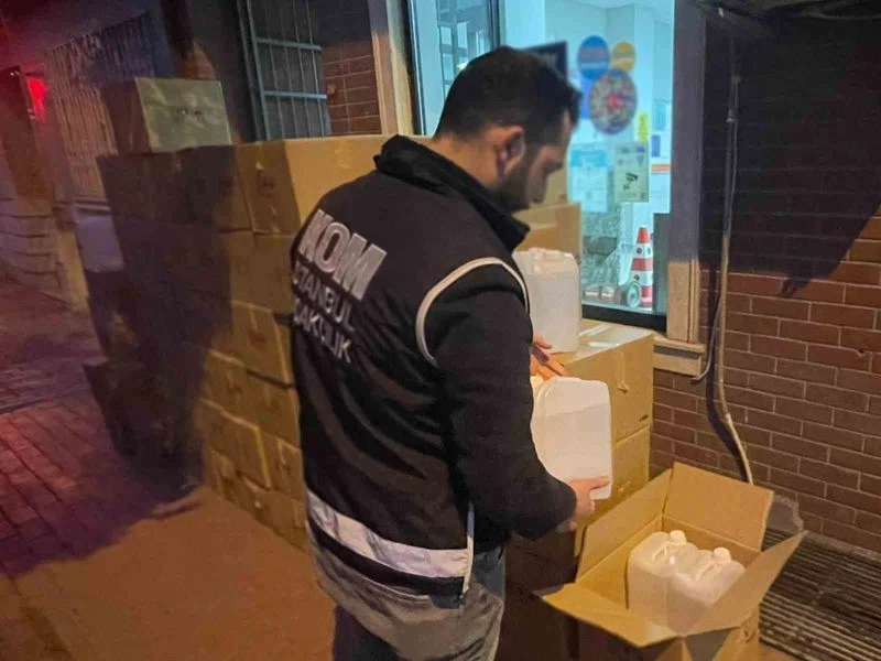 İstanbul’da dezenfektan diye satılan 3 ton 150 litre alkollü sıvı ele geçirildi
