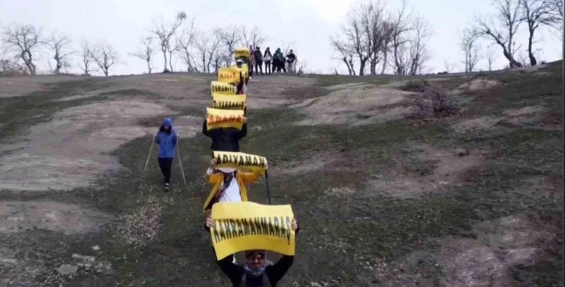 11 ilin isminin yazıldığı pankartlarla doğa yürüyüşü
